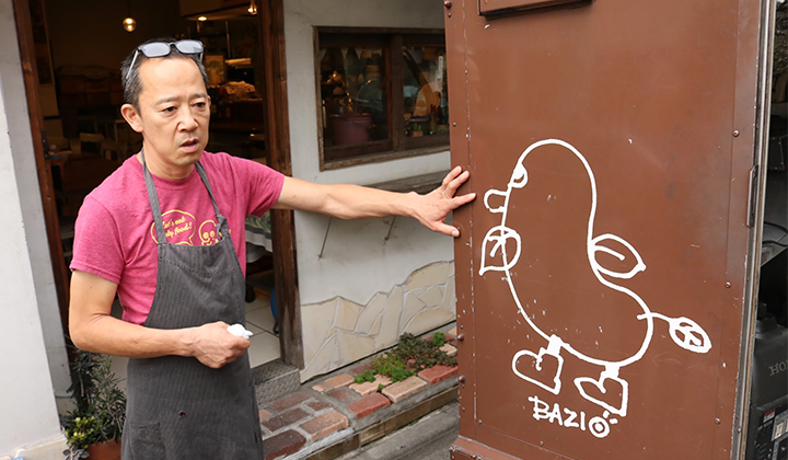 12年連れ添っているキッチンカーはまだまだ現役。簡単なメンテナンスは斉藤さんが自ら行っている。